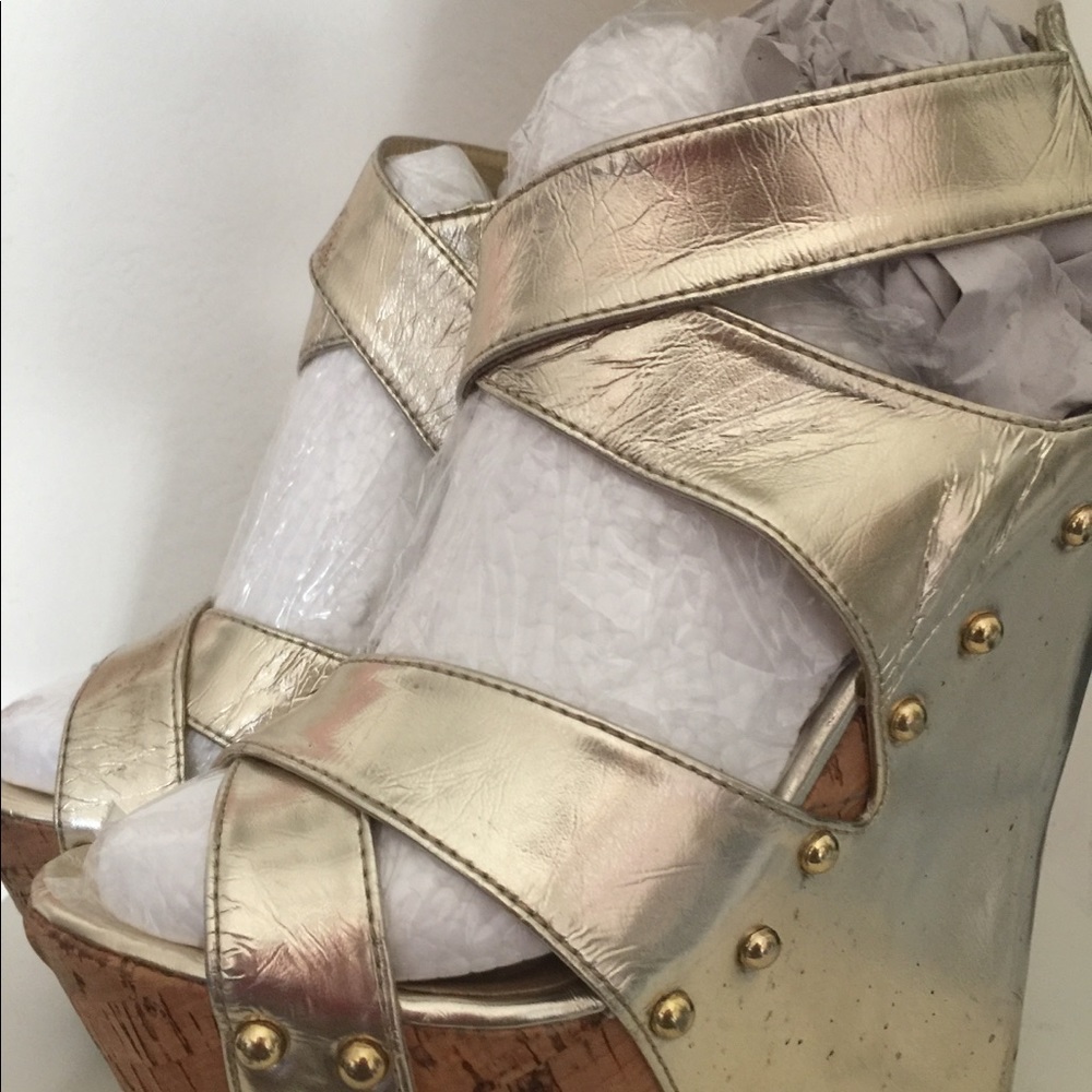 Gold 5.5" Platform Wedge Sandals Size 6